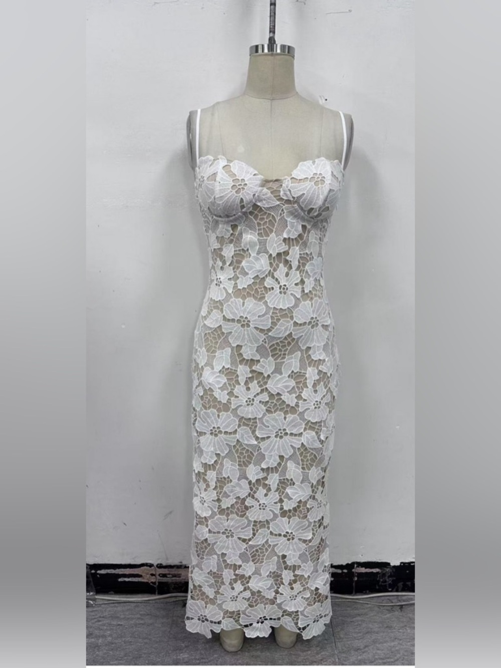 Vintage White Floral Lace Maxi Dress - Picture 2 of 3
